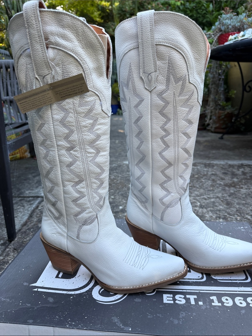 dingo White Western Knee-High Leather Boots with Stacked Heel and Stitching - Picture 3 of 8